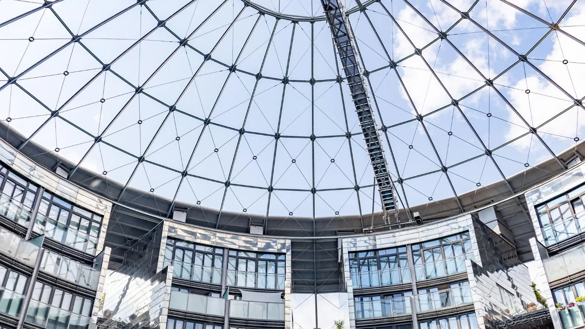 Gasometer Apartment - Designer Building With Amazing View Viyana Avusturya